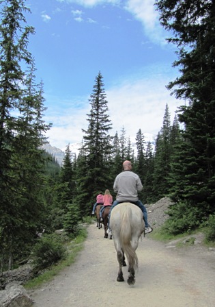Horseback riding Lake Louise